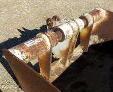 M-384  Stands / Backhoe Bucket