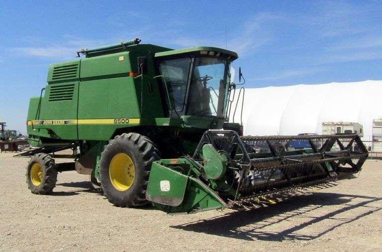 M-1522 John Deere 9500 Combine W/Grain Header