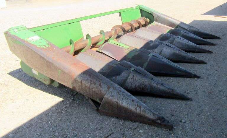 M-1519 John Deere 843 Corn Header