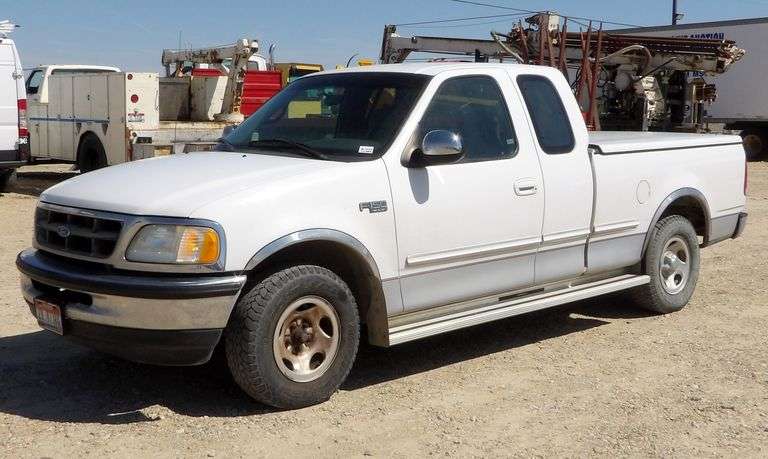 M-1521 1997 Ford F150 XLT Pickup