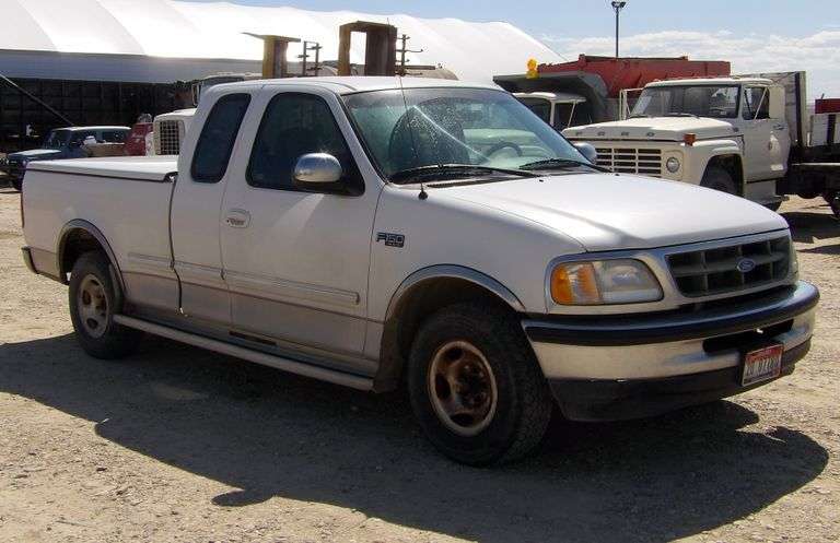 M-1521 1997 Ford F150 XLT Pickup
