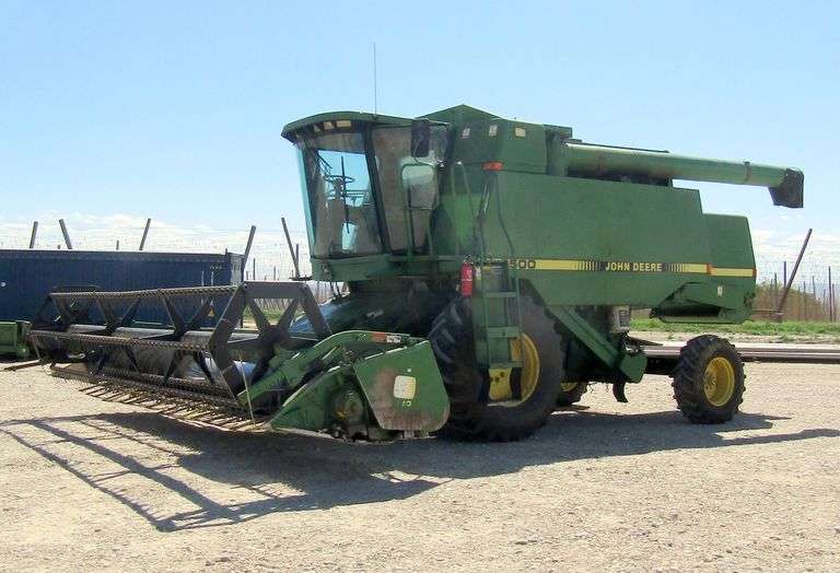 M-1522 John Deere 9500 Combine W/Grain Header