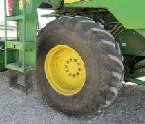 M-1522 John Deere 9500 Combine W/Grain Header