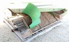 M-1522 John Deere 9500 Combine W/Grain Header