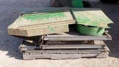 M-1522 John Deere 9500 Combine W/Grain Header