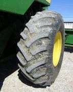 M-1522 John Deere 9500 Combine W/Grain Header