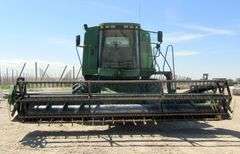 M-1522 John Deere 9500 Combine W/Grain Header