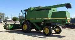 M-1522 John Deere 9500 Combine W/Grain Header