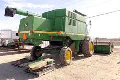 M-1522 John Deere 9500 Combine W/Grain Header
