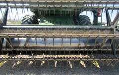 M-1522 John Deere 9500 Combine W/Grain Header