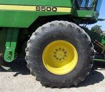 M-1522 John Deere 9500 Combine W/Grain Header