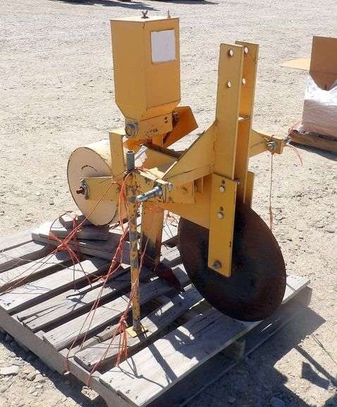 H-310 3-Point Gopher Baiter