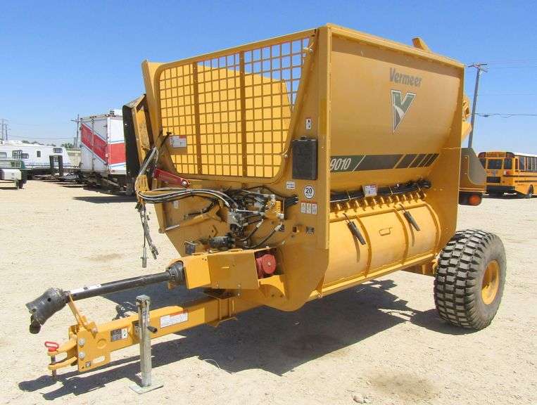 H-1003  Vermeer Bale Chopper