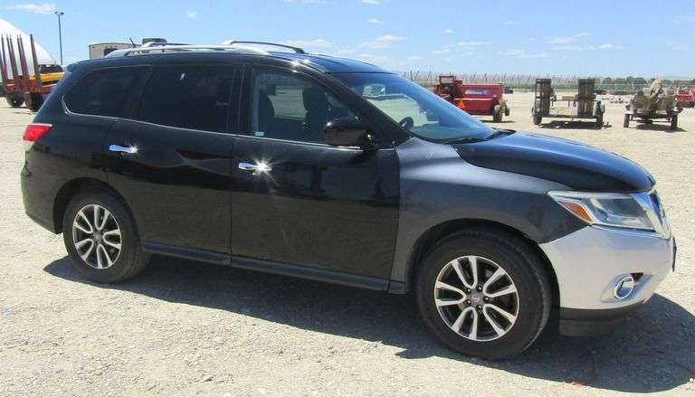 H-251 2013 Nissan Pathfinder 4X4