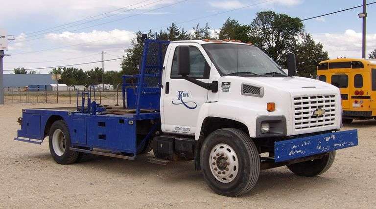 H-209 2006 Chevy C6500 Flatbed Service Truck