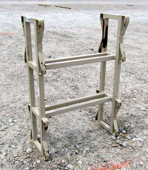 H-142 Metal Rack