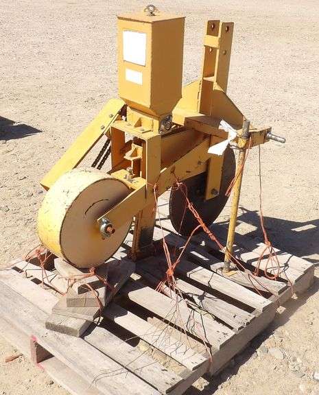 H-310 3-Point Gopher Baiter