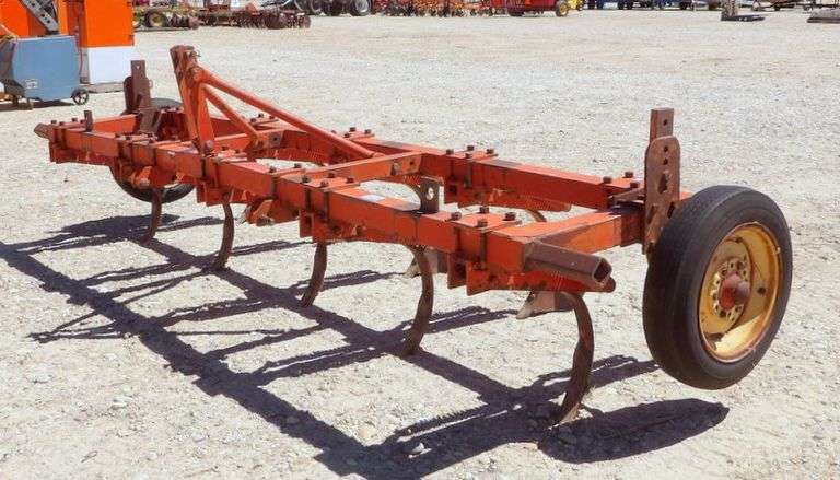 H-536 Chisel Plow