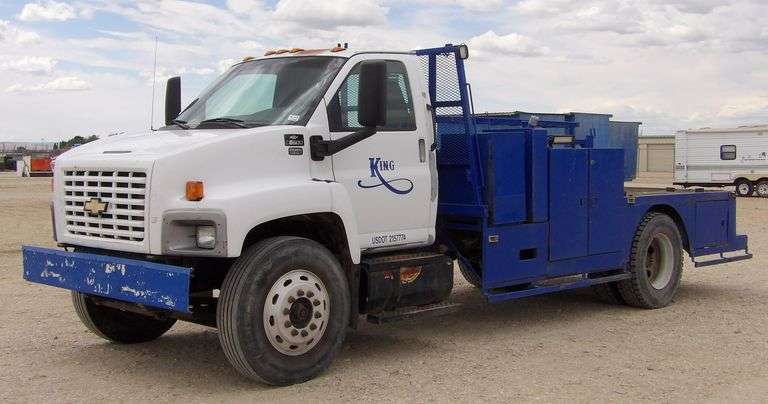 H-209 2006 Chevy C6500 Flatbed Service Truck