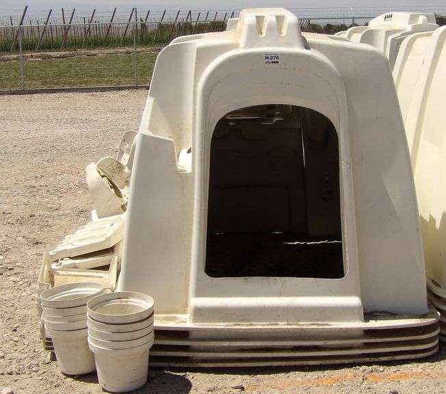 H-276 Calf Hutches (4)