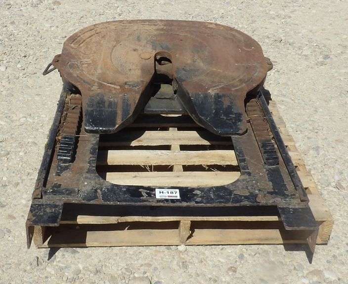 H-187  Holland Sliding 5th Wheel Plate
