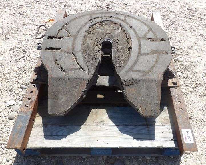 H-121 Holland 5th Wheel Plate
