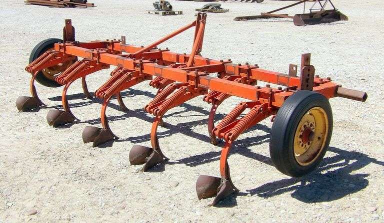 H-536 Chisel Plow