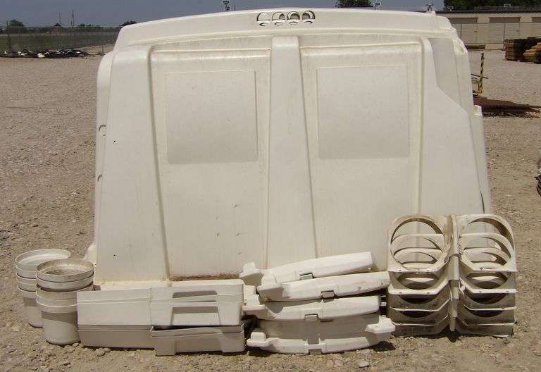 H-277 Calf Hutches (5)