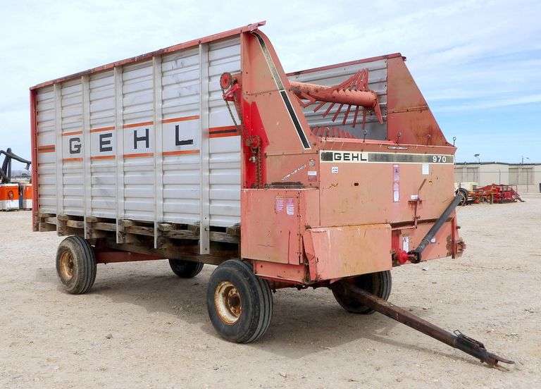 H-744  Gehl Feed Wagon