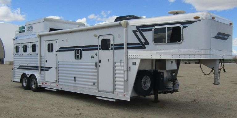 H-440 2004 Four Star LQ Horse Trailer