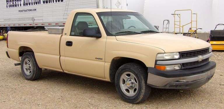 H-1145 2001 Chevy Silverado 1500 Pickup