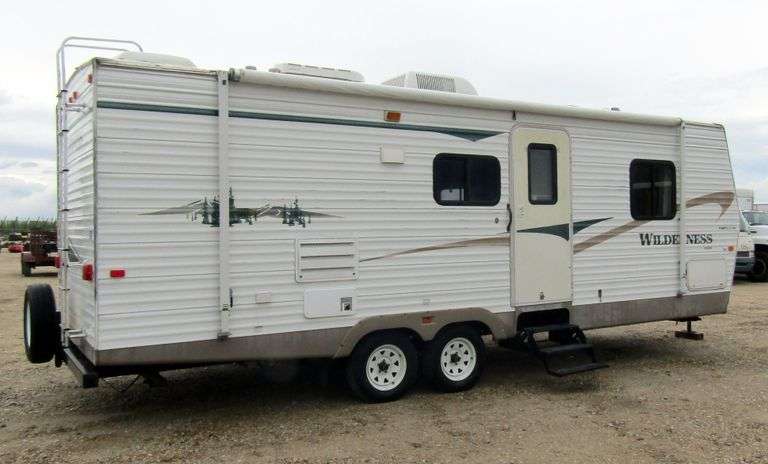 H-1096 2004 Fleetwood Wilderness Travel Trailer