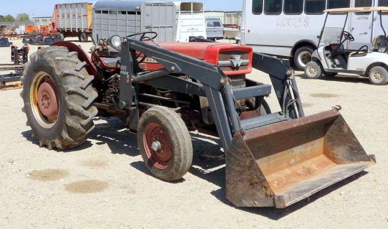 H-924  Massey Ferguson 135 Tractor