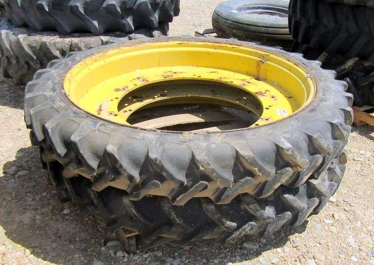 H-1112 Tractor Tires & Wheels (2)