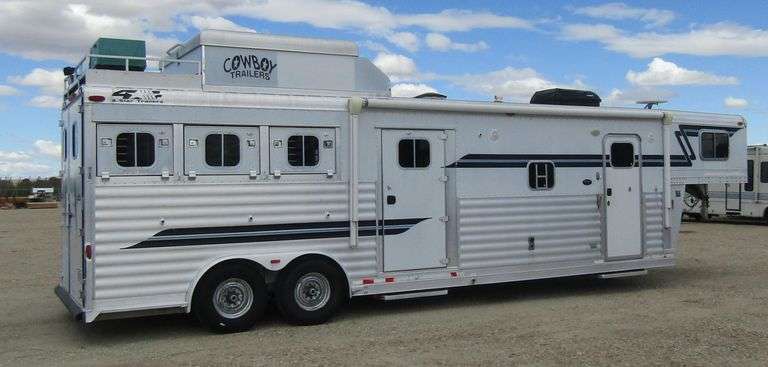 H-440 2004 Four Star LQ Horse Trailer