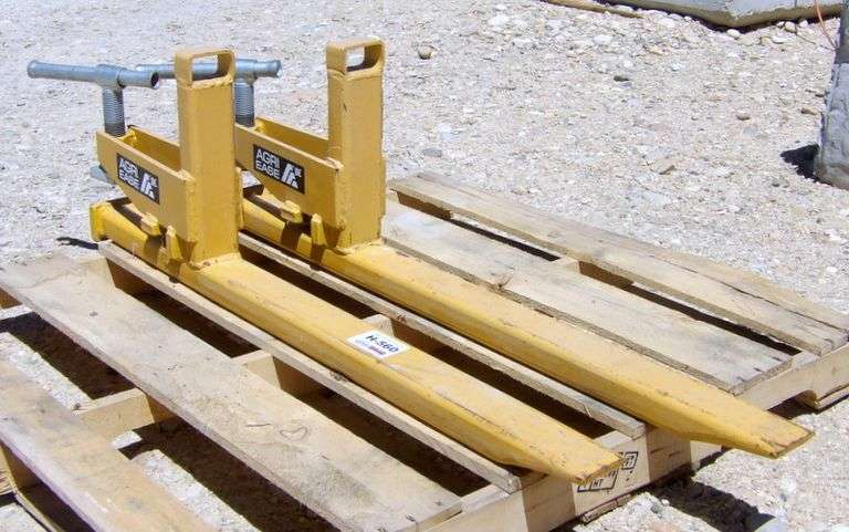 H-560 Bucket Forks