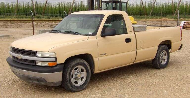 H-1145 2001 Chevy Silverado 1500 Pickup