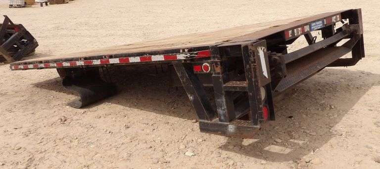 H-787 Flatbed W/ Lift Gate