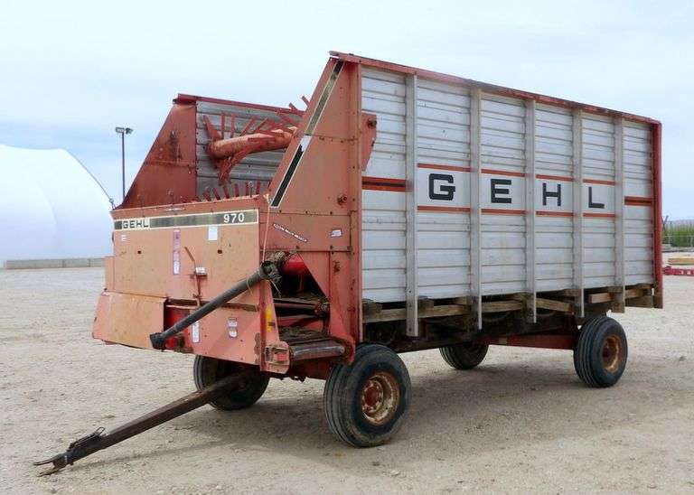 H-744  Gehl Feed Wagon