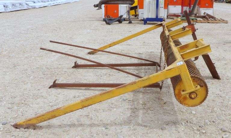 H-742  Bedding Roller