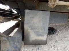H-787 Flatbed W/ Lift Gate