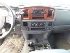 H-462 2006 Dodge Ram 2500 4X4 Flatbed Pickup