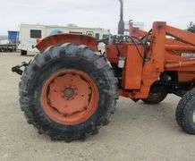 H-424 Kubota M7500 Tractor W/Front Loader