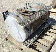 H-117  Semi Fuel Tank with Steps