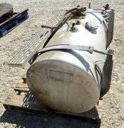 H-117  Semi Fuel Tank with Steps