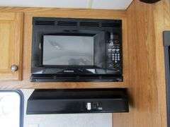 H-1096 2004 Fleetwood Wilderness Travel Trailer