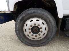 H-209 2006 Chevy C6500 Flatbed Service Truck