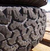 H-110 Tires & Wheels