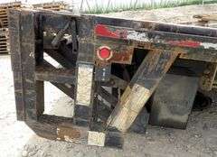 H-787 Flatbed W/ Lift Gate