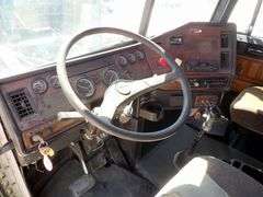 H-476 1997 Freightliner Truck